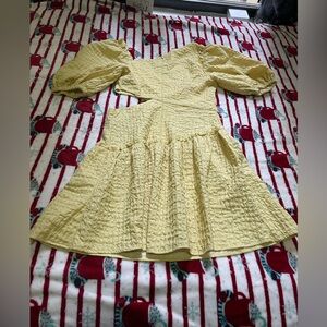 Puff sleveed Dress - Size M